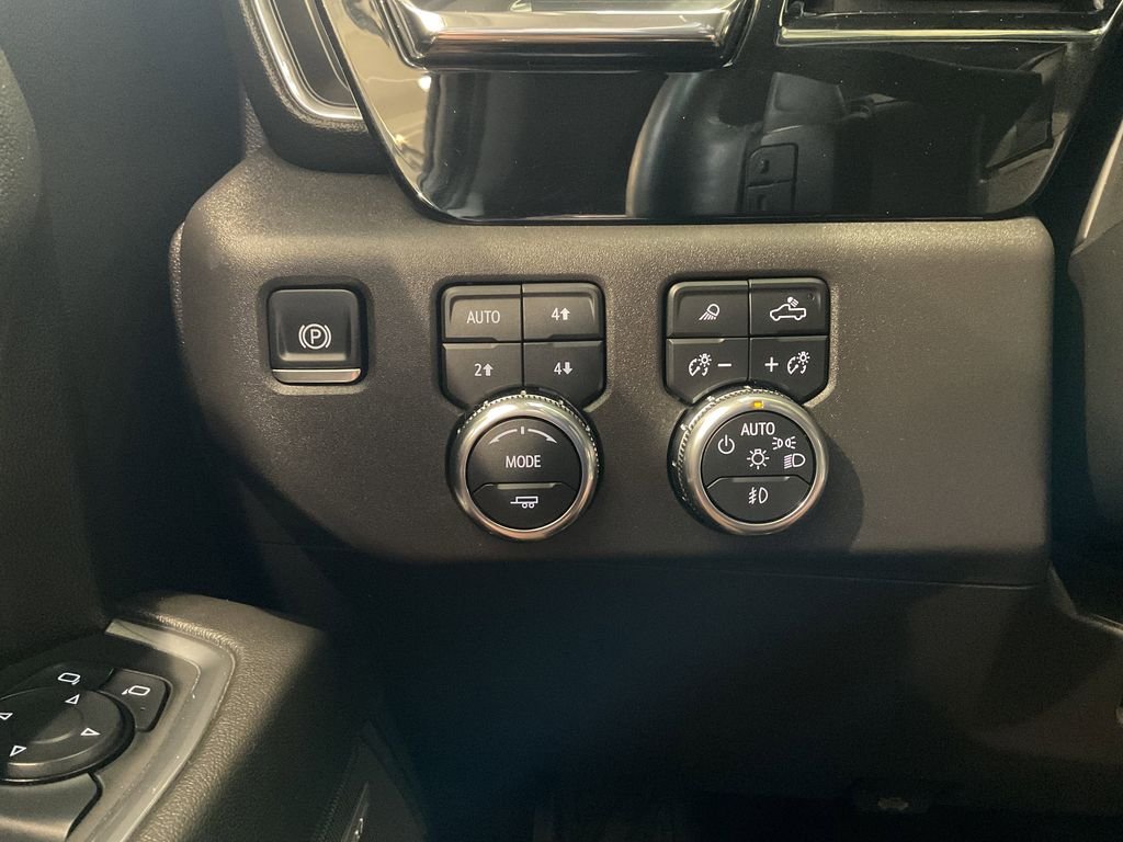 Used 2024 Gray GMC Elevation image 20