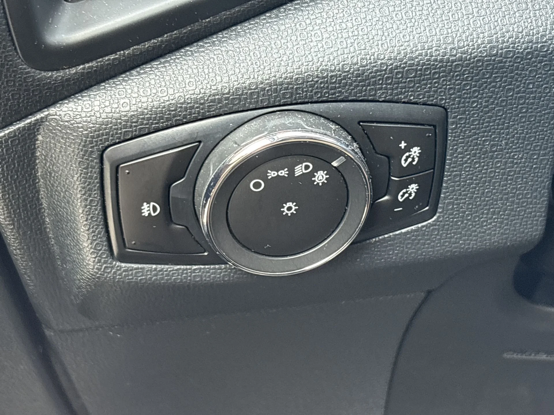 Used 2021 Lightning Blue Metallic Ford SE image 7