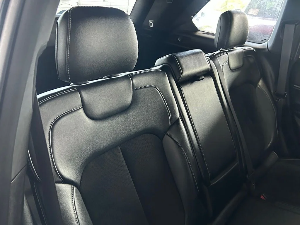Used 2023 Diamond Black Crystal Pearlcoat Jeep Altitude image 39