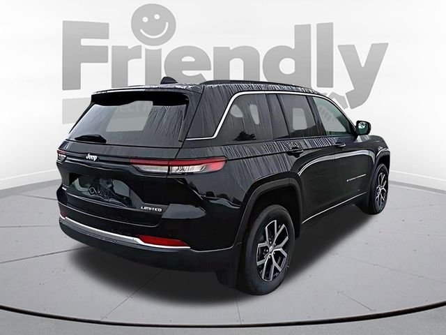 New 2026 Diamond Black Crystal Pearlcoat Jeep Limited image 5