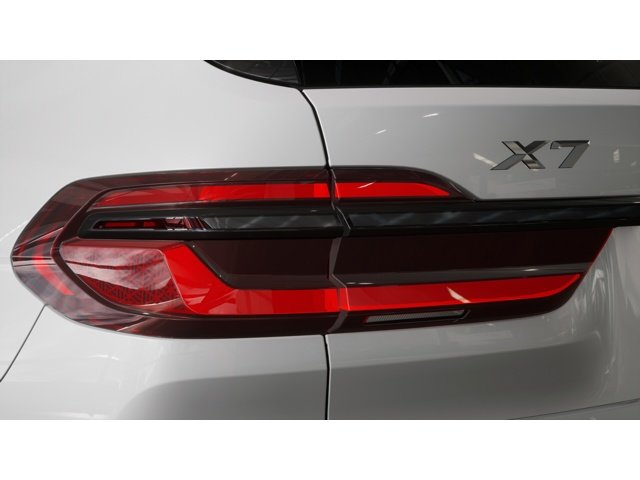 New 2027 Mineral White Metallic BMW xDrive40i image 8