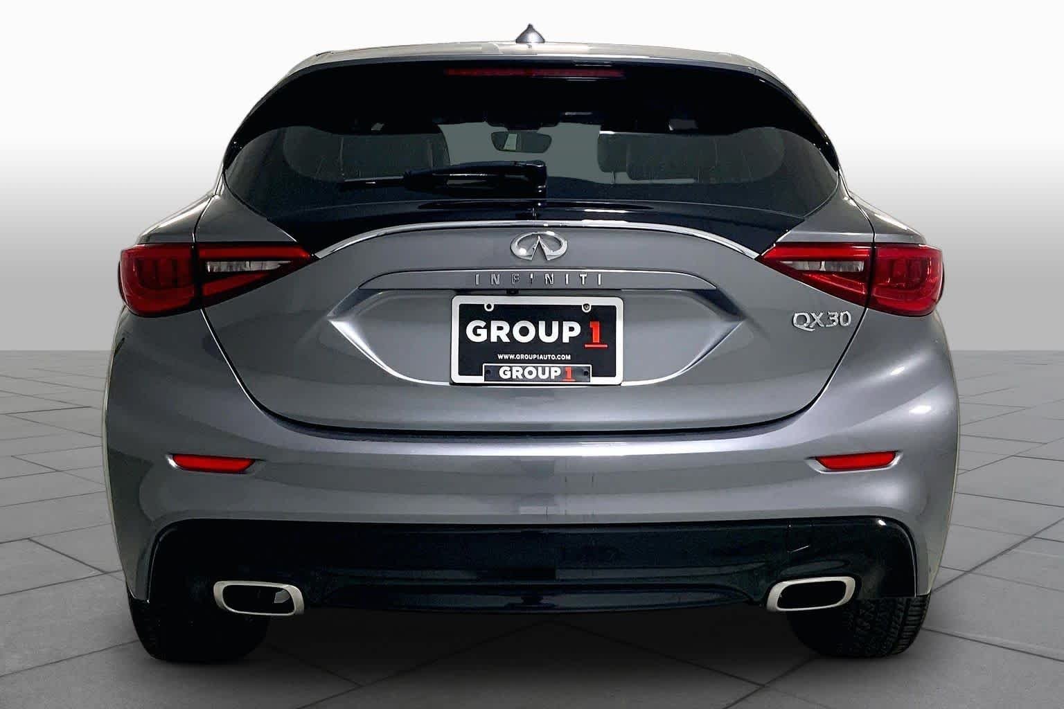 Used 2017 Graphite Shadow INFINITI Luxury image 4