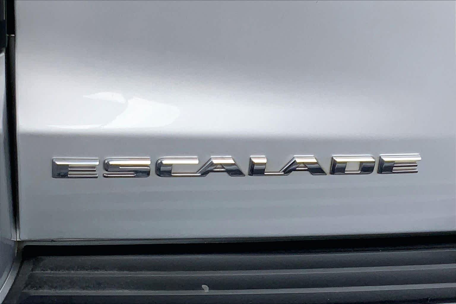 Used 2017 Radiant Silver Metallic Cadillac Luxury image 8