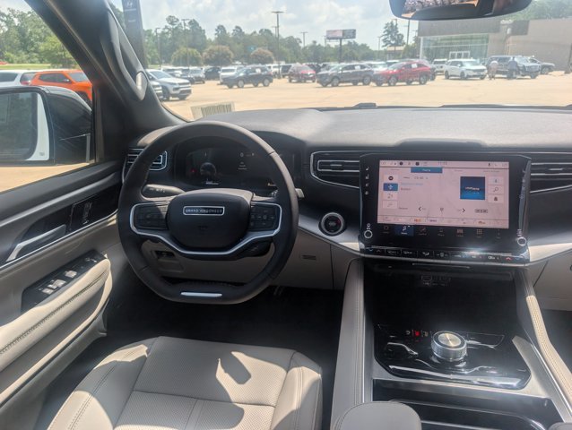 New 2026 Silver-Zynith Exterior Paint Jeep Limited Altitude image 14