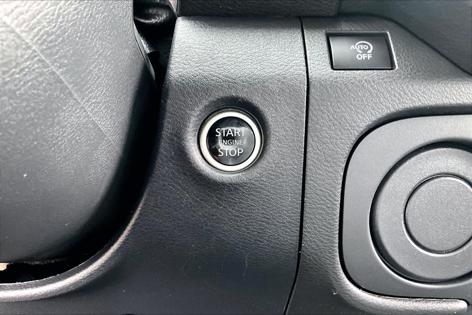 Used 2025 Glacier White Nissan SV image 33