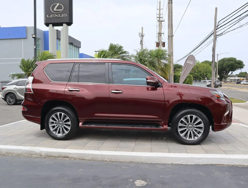 Used 2021  Lexus 460 Luxury image 4