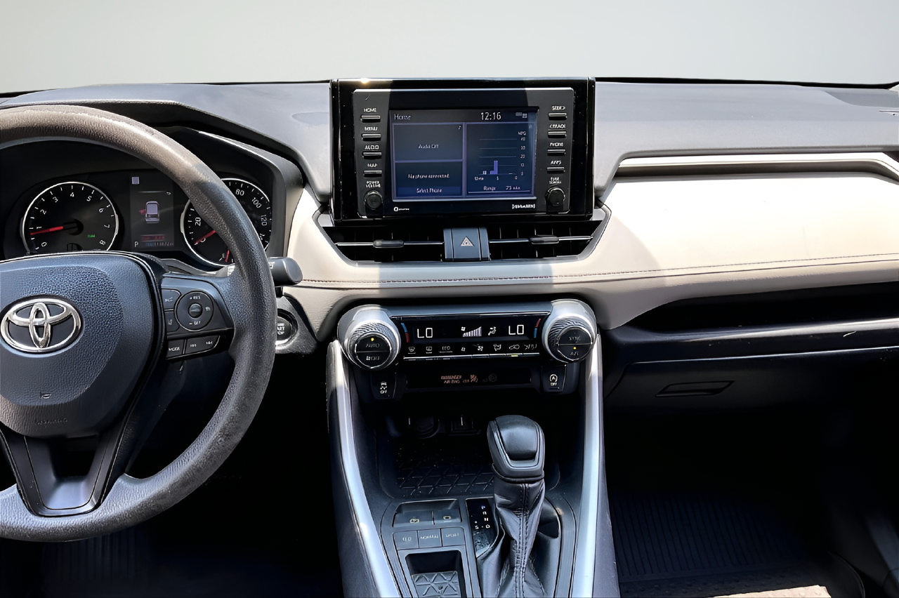 Used 2021  Toyota XLE image 9