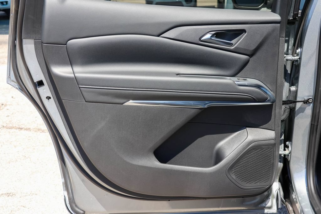 2027 Chevrolet Traverse LT - Photo 13