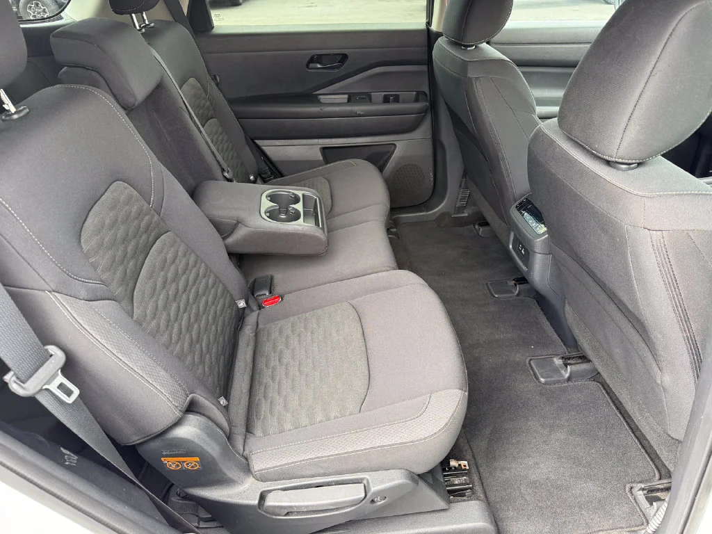 Used 2025 White Nissan SV image 17
