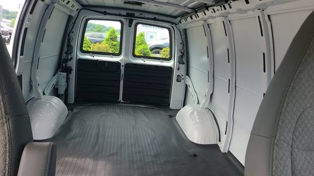 New 2026 Summit White GMC Work Van image 16