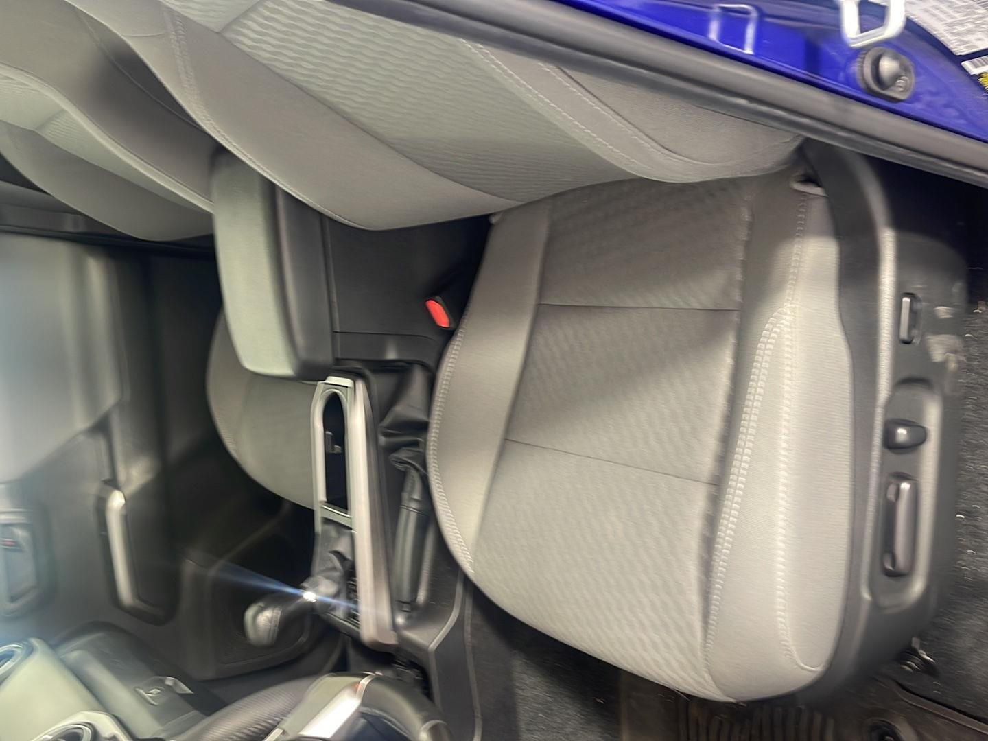 Used 2023 Blue Crush Metallic Toyota SR5 image 10