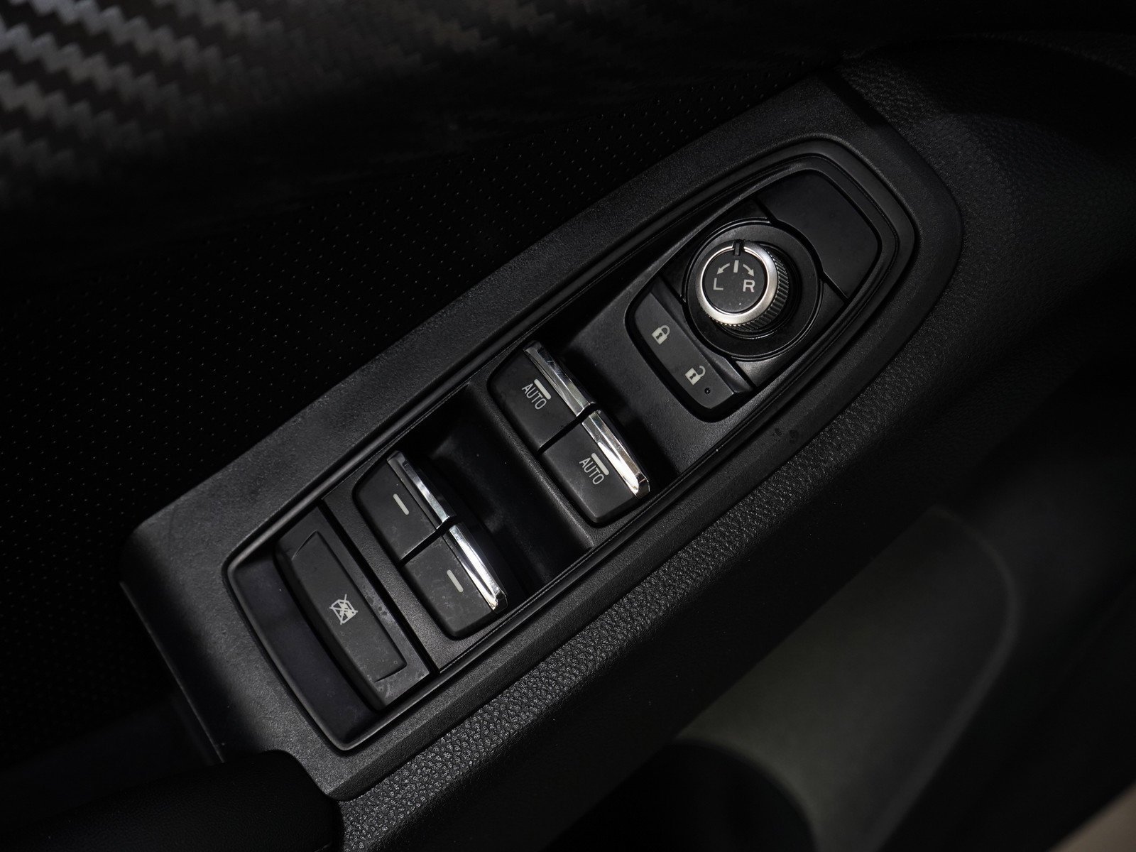 Used 2022 Ice Silver Metallic Subaru Onyx Edition image 19
