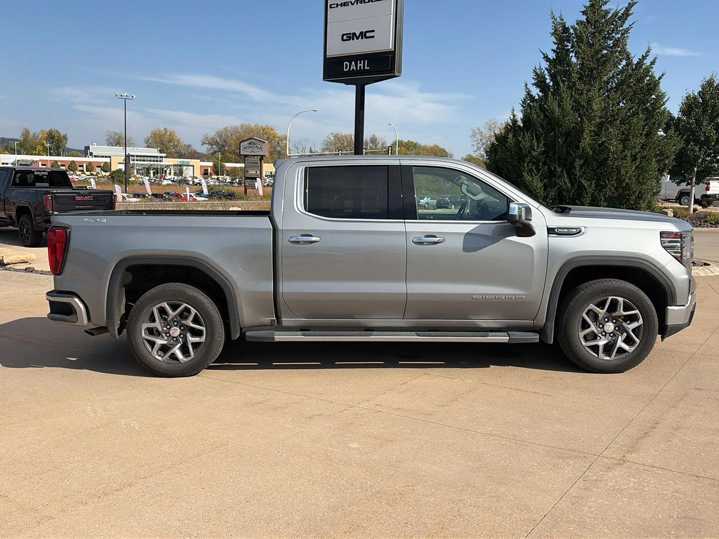 Used 2024 GMC Sierra 1500 SLT with VIN 1GTUUDED0RZ113531 for sale in Winona, Minnesota