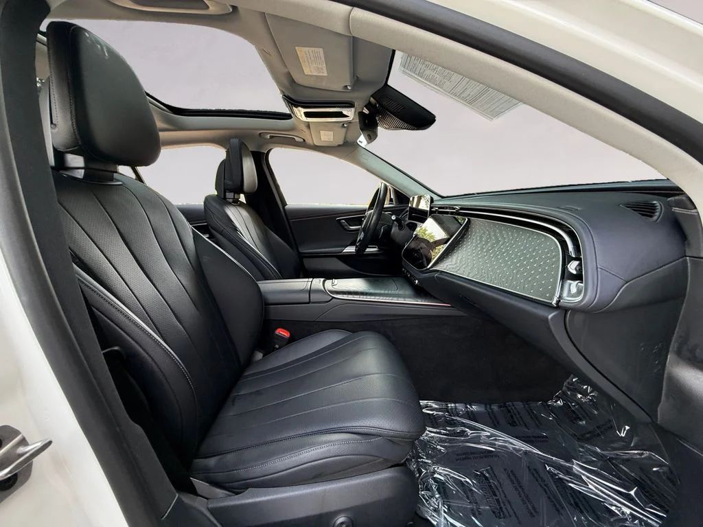 2025 Mercedes-Benz E-Class E350 - Photo 11