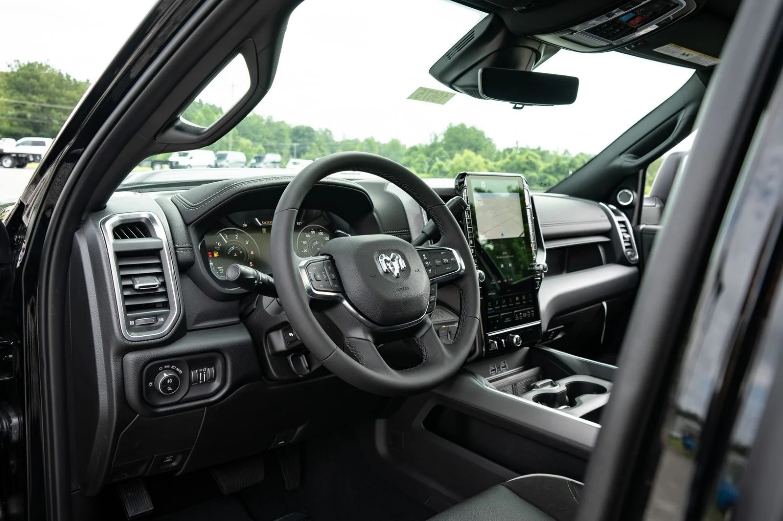 New 2026 Diamond Black Crystal Pearl-Coat Exterior Paint RAM Laramie image 23