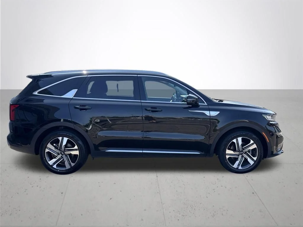 Used 2023 Black Kia EX image 5