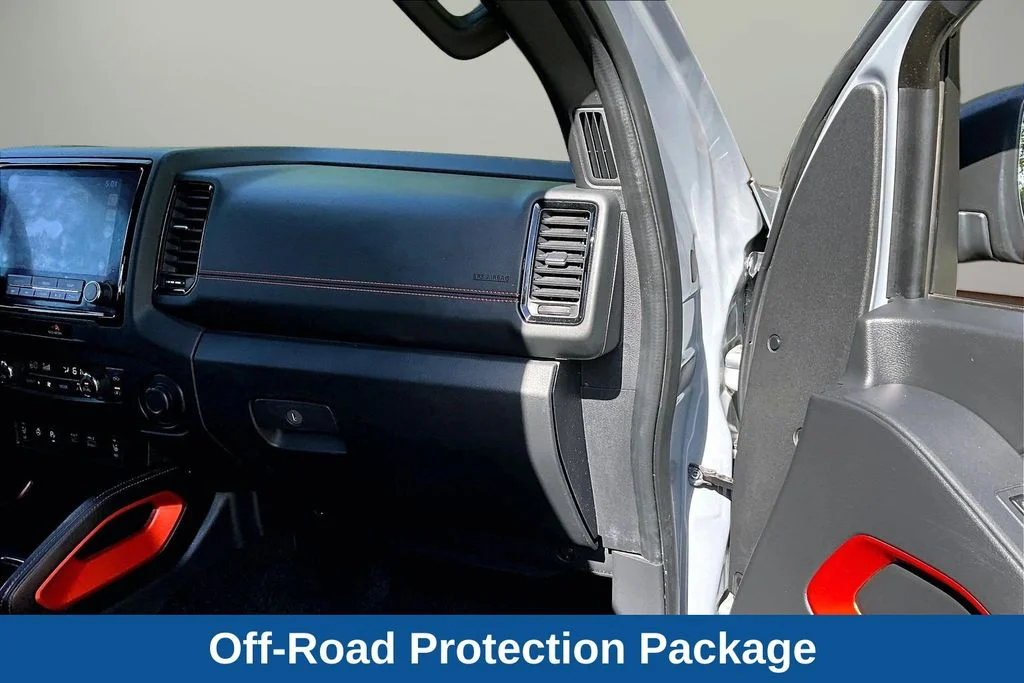 Used 2022 Pearl Nissan PRO-4X image 20