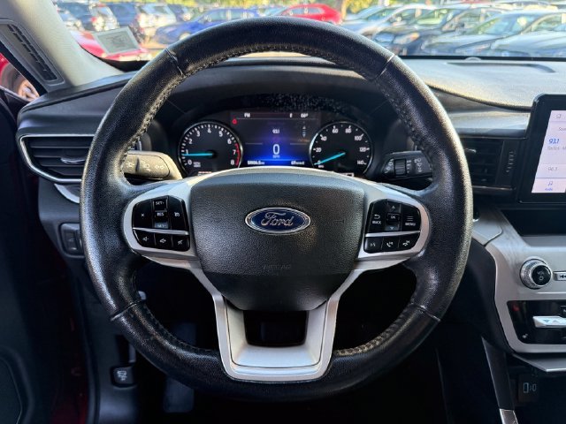 Used 2022 Rapid Red Metallic Tinted Clearcoat Ford XLT image 13