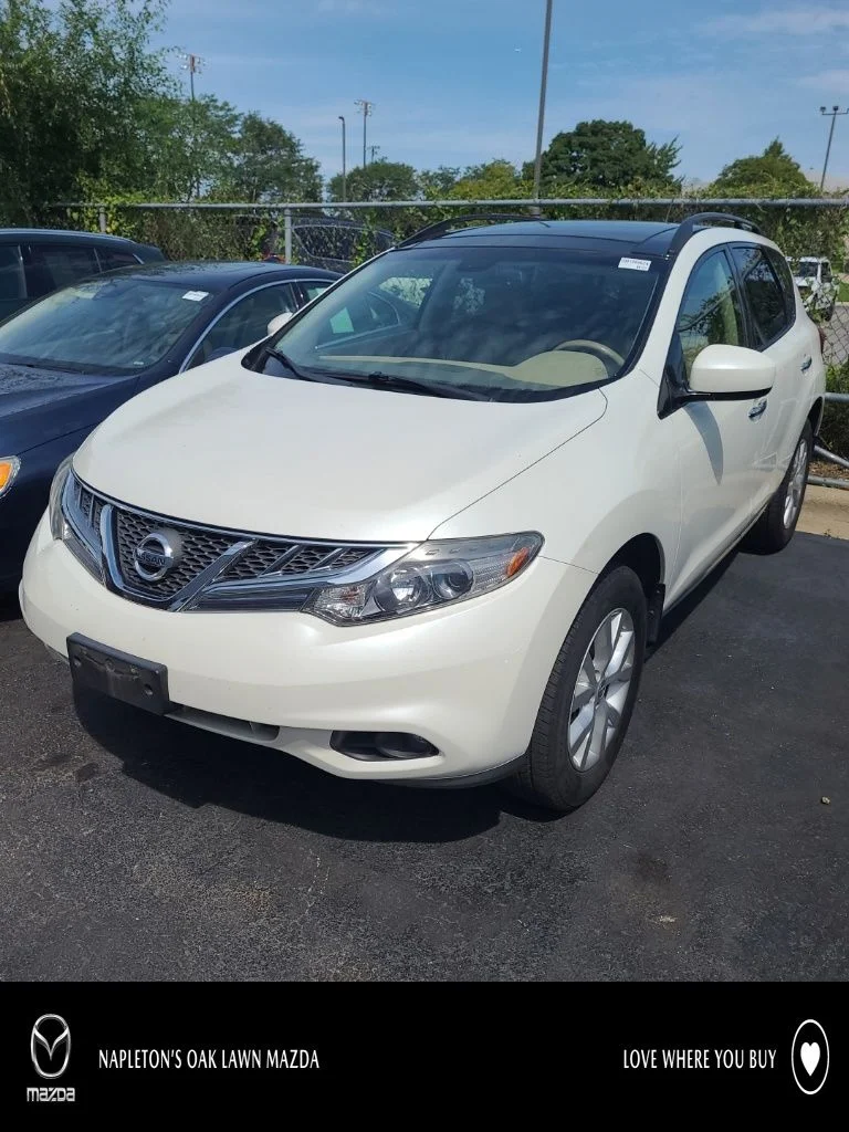 Used 2013 White Nissan SL image 1