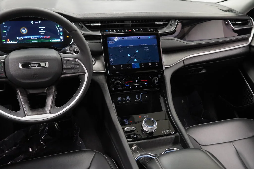 Used 2023  Jeep 4xe image 25