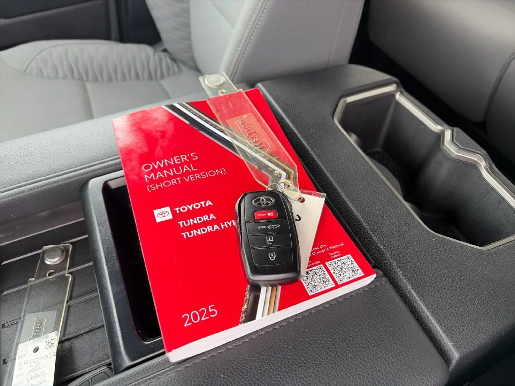 Used 2025  Toyota SR5 image 9