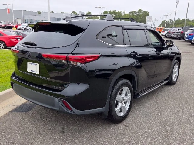 Used 2022 Black Toyota LE image 13