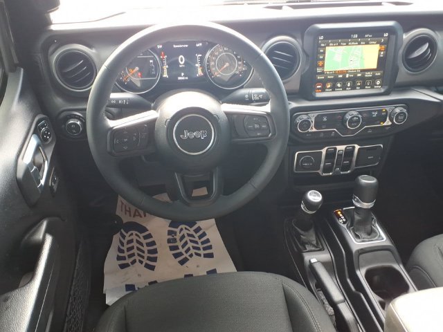 Used 2023  Jeep Sport S image 5