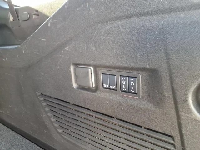 Used 2025 Sterling Metallic GMC Denali image 8