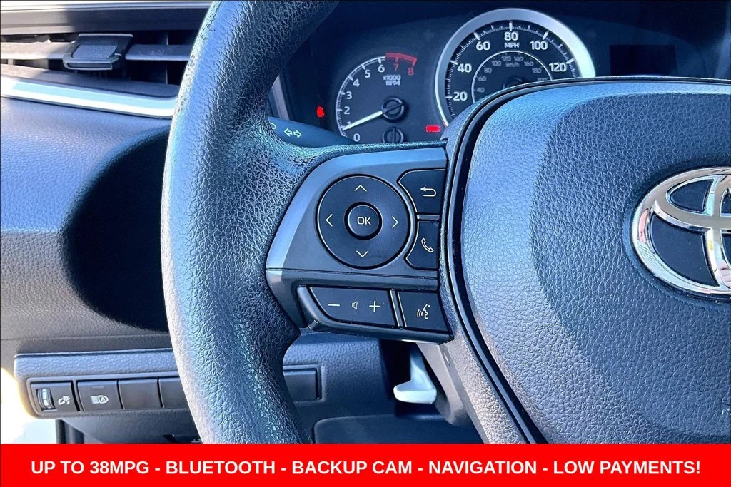 Used 2020 White Toyota LE image 13