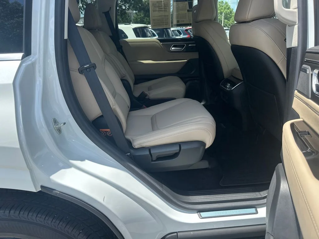 Certified Used 2026 White INFINITI PURE image 13