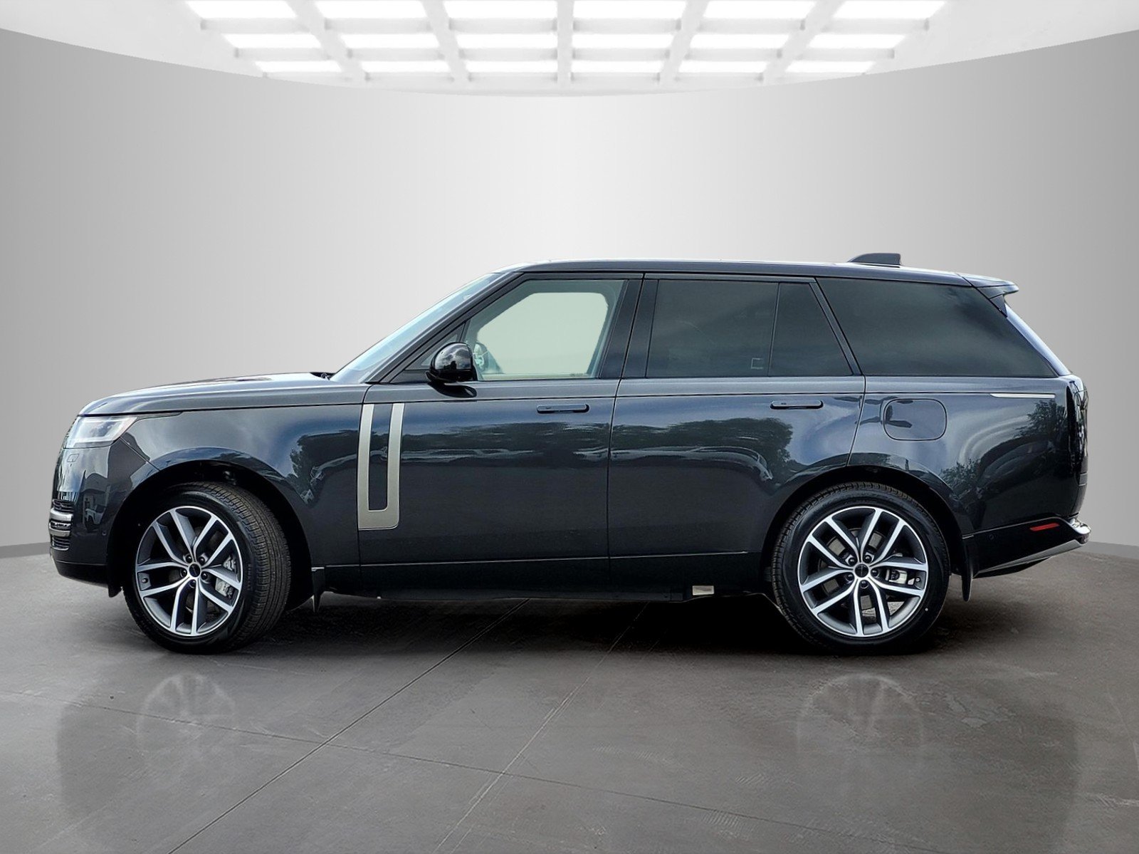 New 2026 Carpathian Grey Land Rover SE image 3
