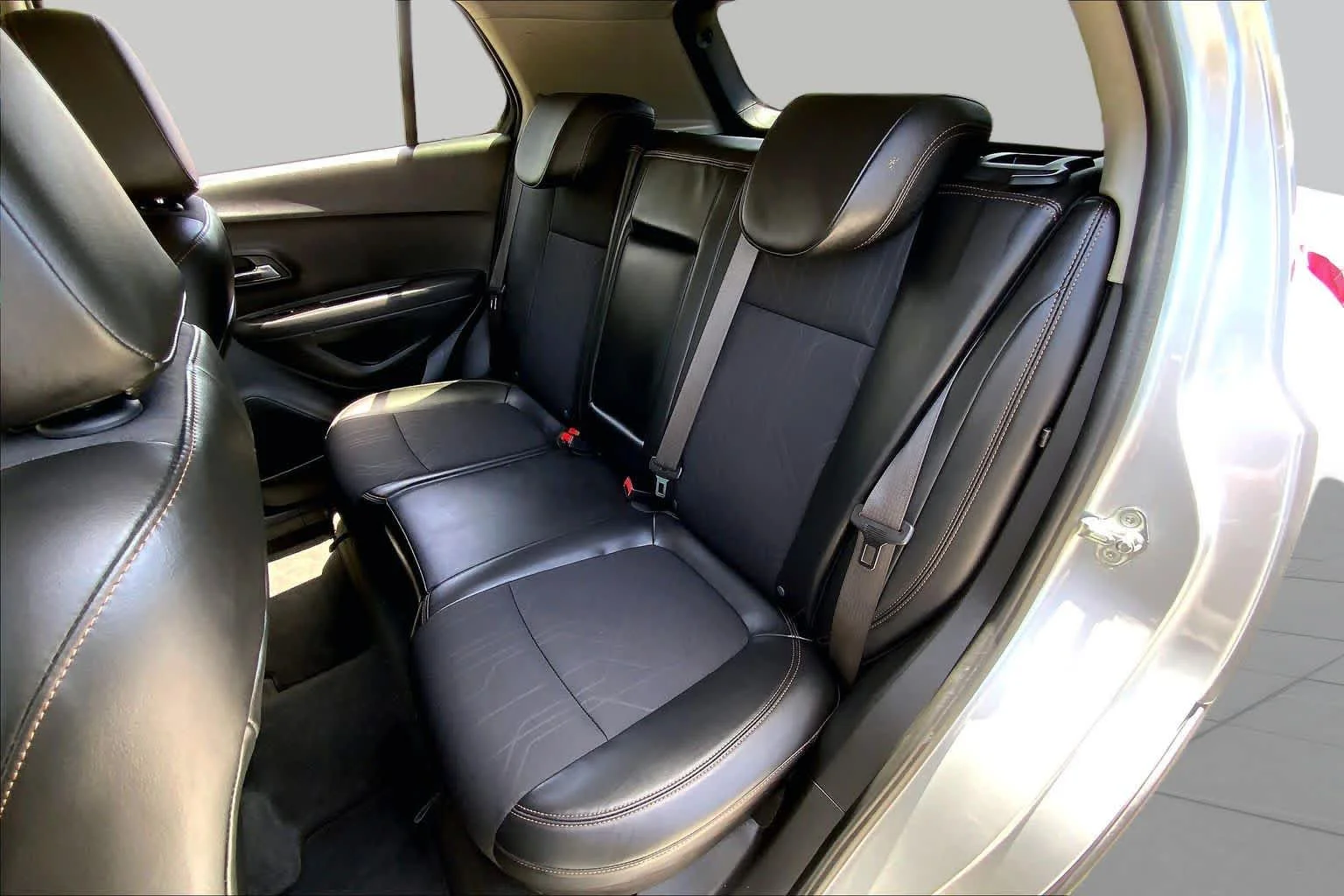 Used 2017 Silver Ice Metallic Chevrolet LT image 21