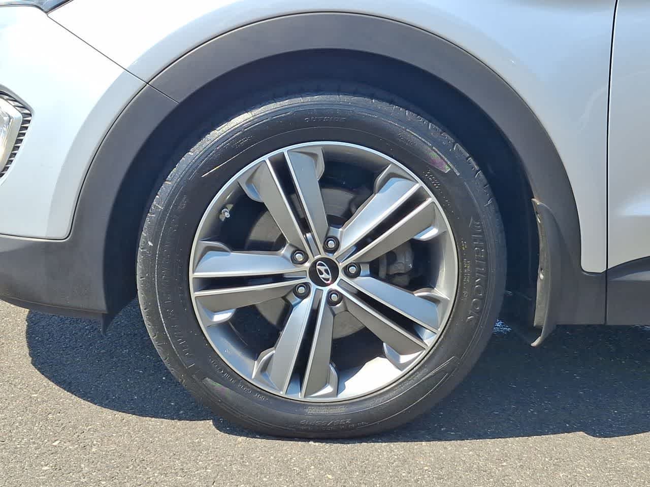 Used 2016 Circuit Silver Hyundai SE image 29
