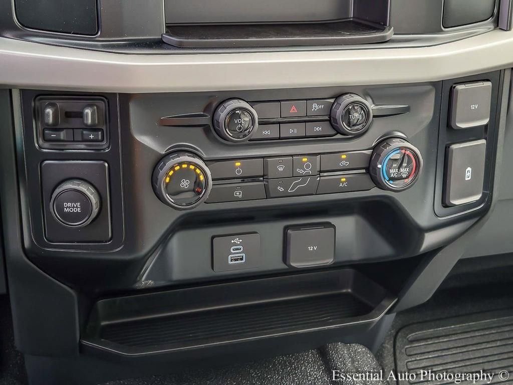 New 2025 Oxford White Ford F-450® XL image 16