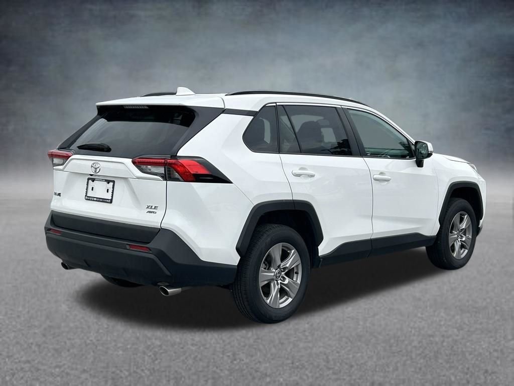 Used 2025 White Toyota XLE image 5