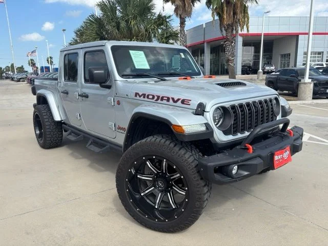 Used 2024 Silver Jeep Mojave image 1
