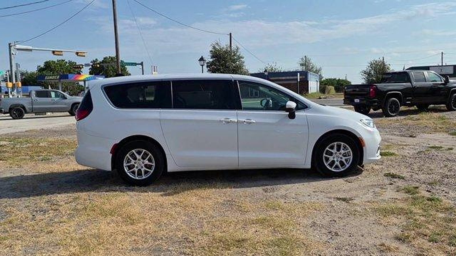 Used 2023 Bright White Clearcoat Chrysler Touring L image 9