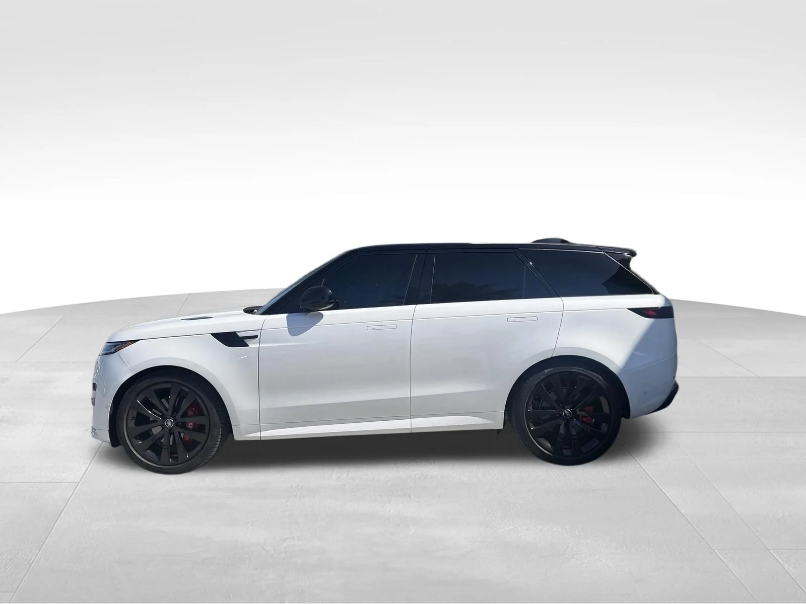 Used 2025 Beige Land Rover Dynamic SE image 3