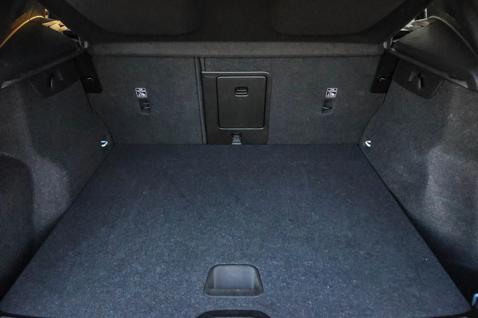 2025 Volvo XC40 Core - Photo 28