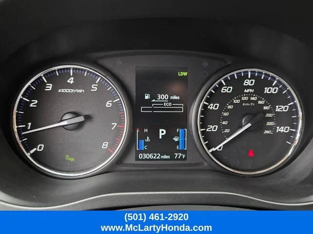 Used 2020 White Mitsubishi SE image 31