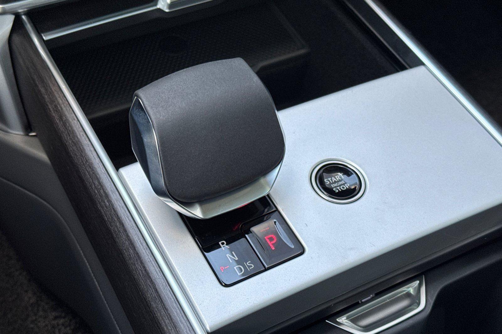 2026 Land Rover Range Rover SE - Photo 24