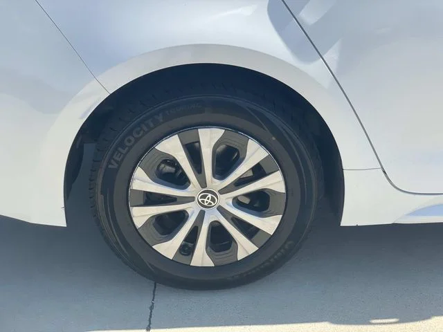 Used 2020 White Toyota LE image 7