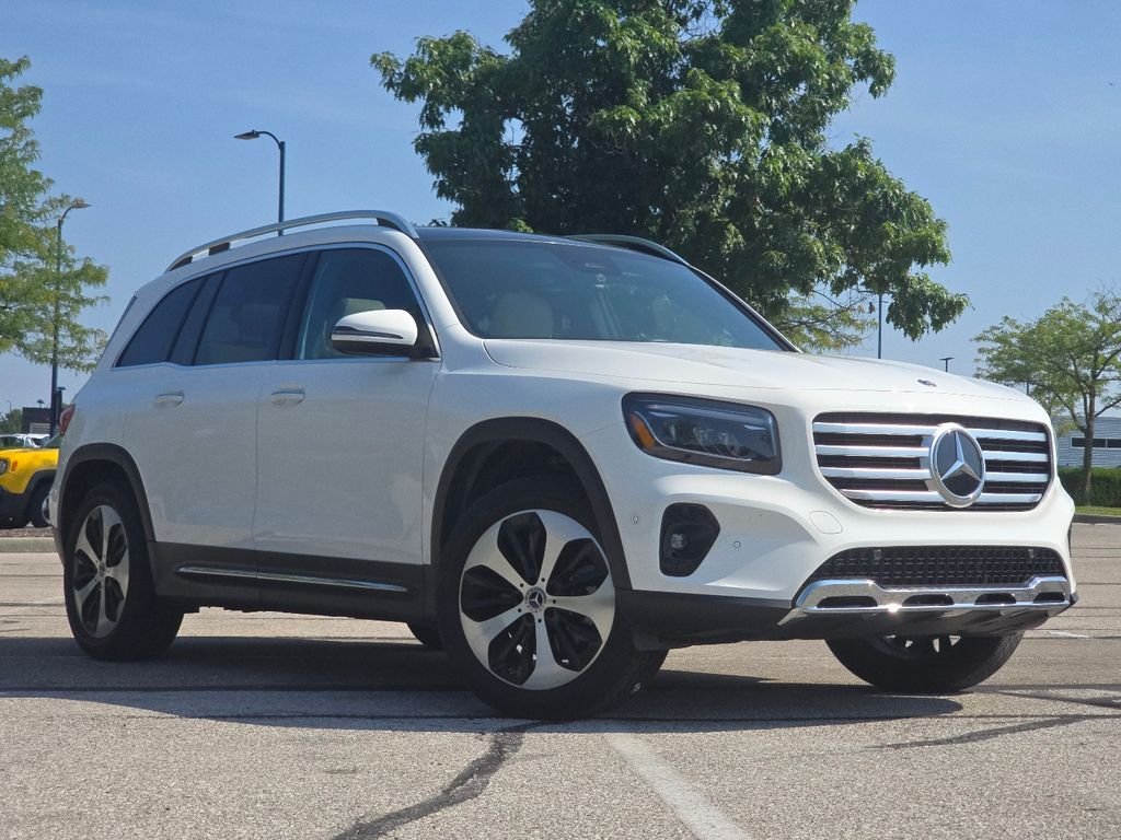 Certified Used 2025 Polar White Mercedes-Benz GLB 250 image 1