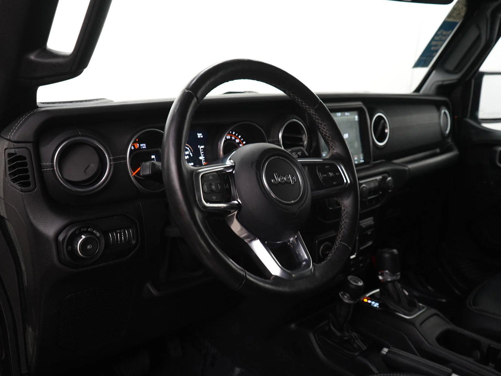 Used 2018 Granite Crystal Metallic Clearcoat Jeep Unlimited Sahara image 18
