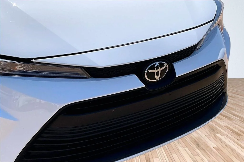 Used 2024 White Toyota LE image 25