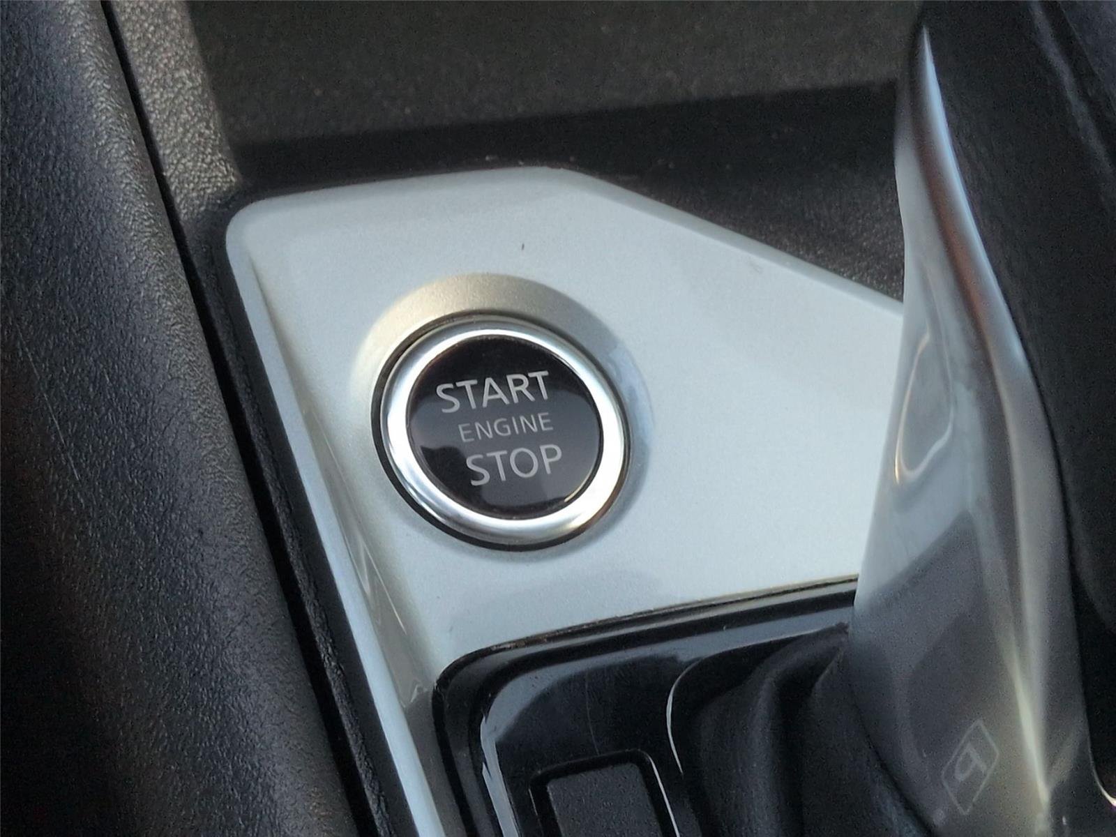 Used 2025  NISSAN SV image 29