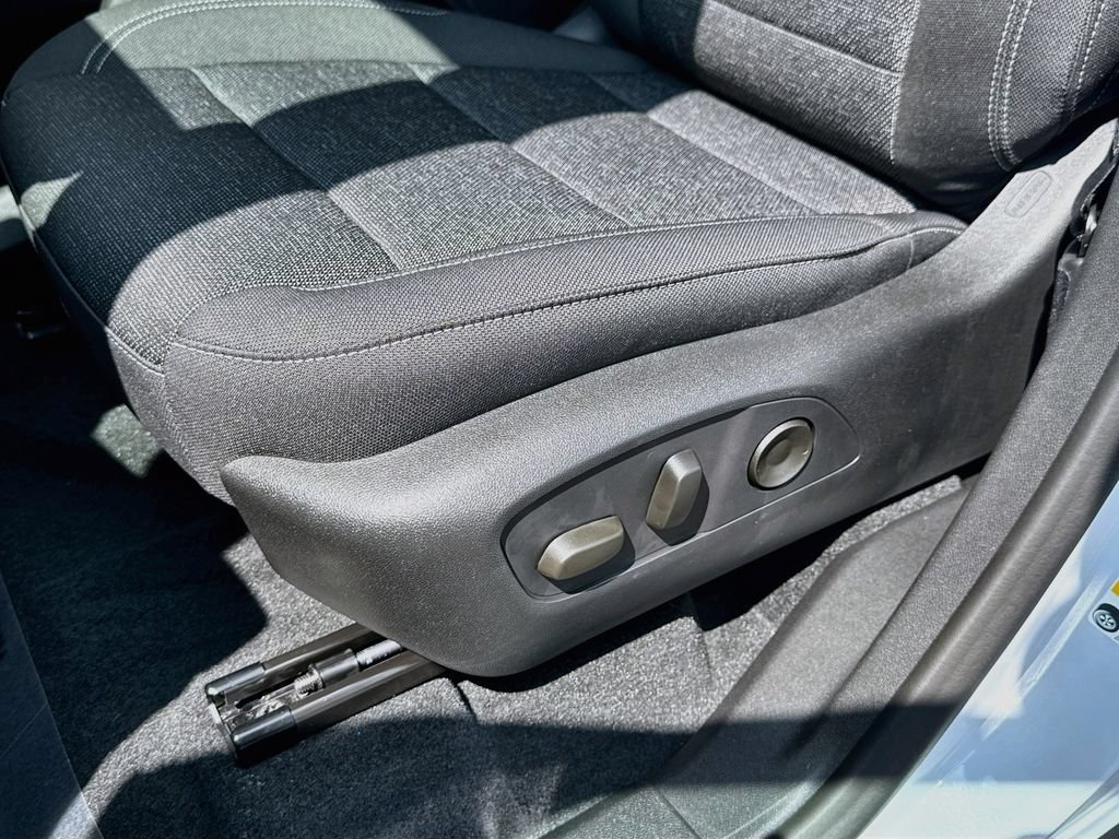 New 2027 Polar White Tricoat Chevrolet LT image 20