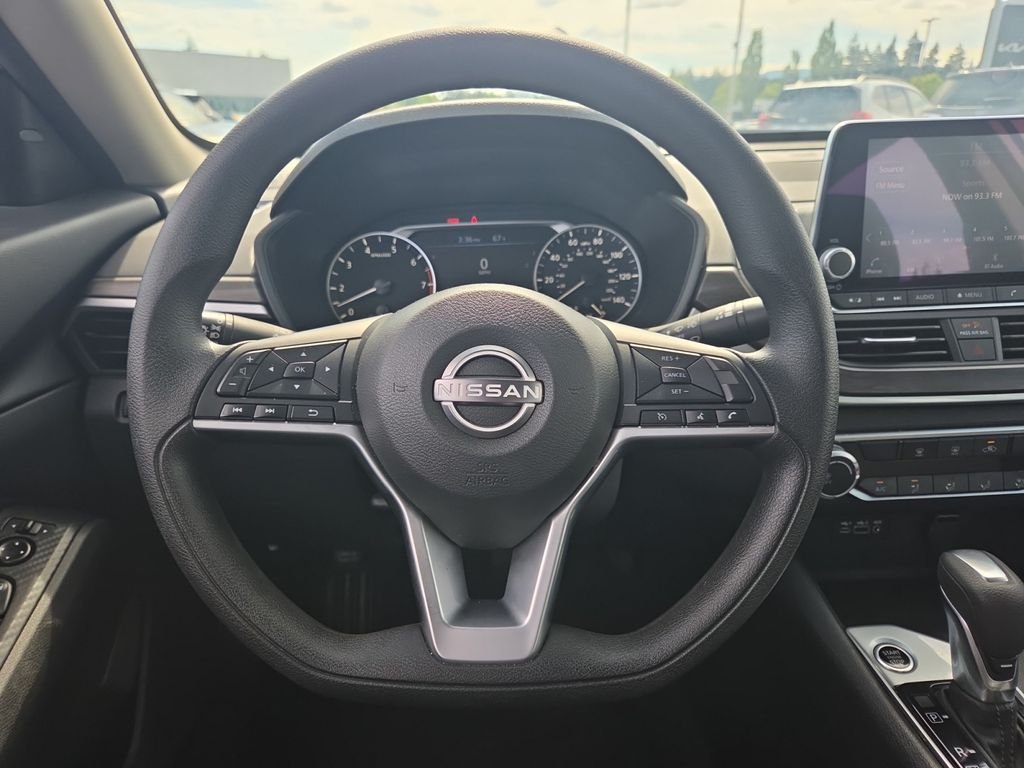Used 2025 White Nissan 2.5 SV image 22