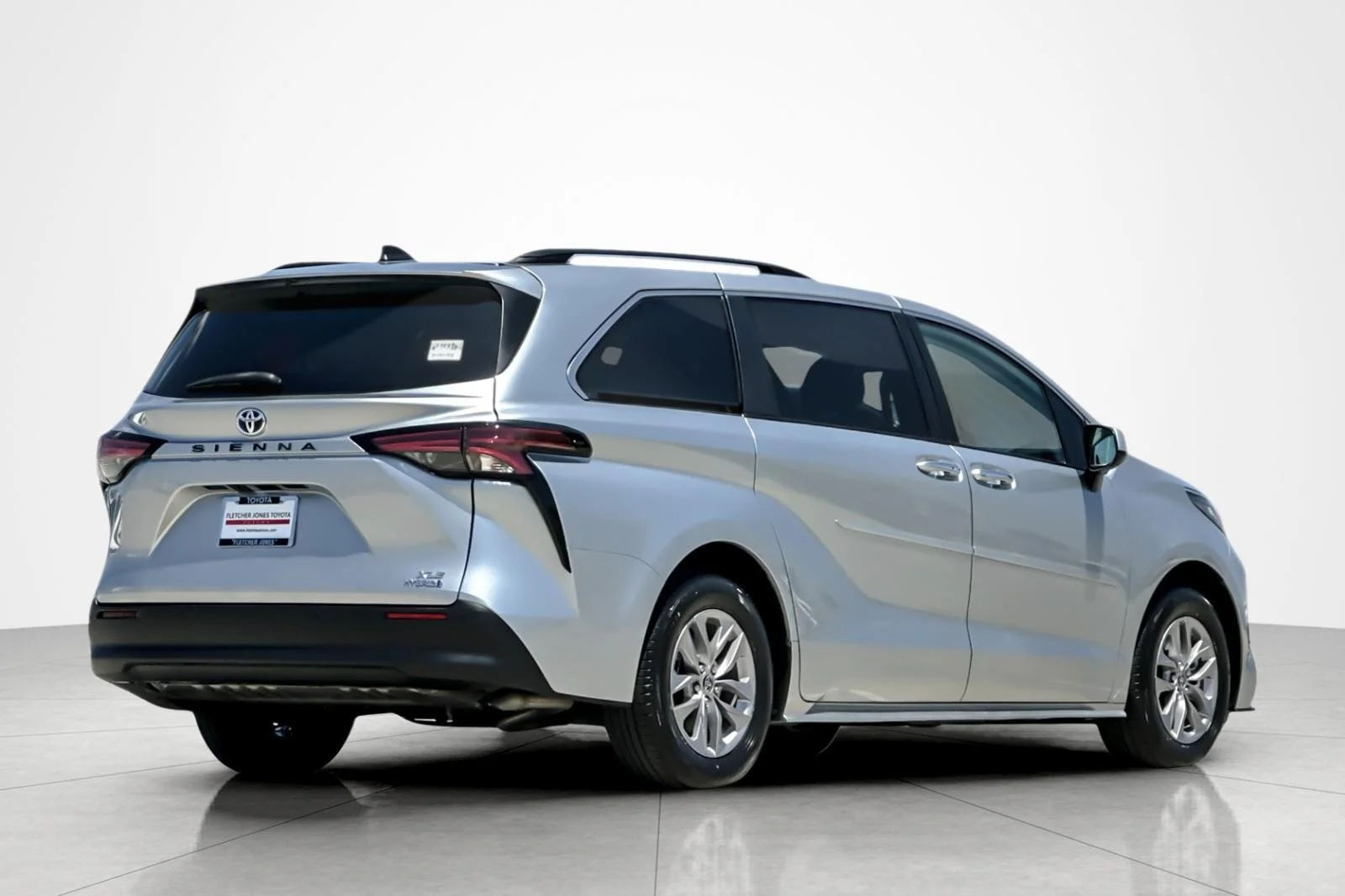 Used 2022 CELESTIAL SILVER MET Toyota XLE image 5
