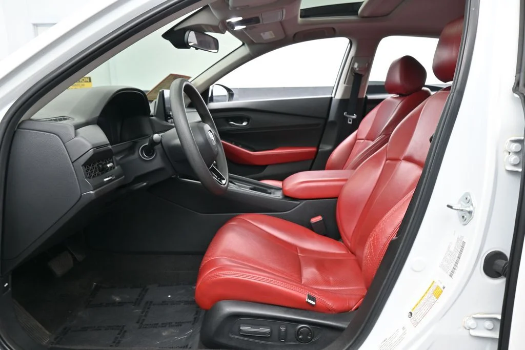 Used 2023 Platinum White Pearl Honda EX image 11